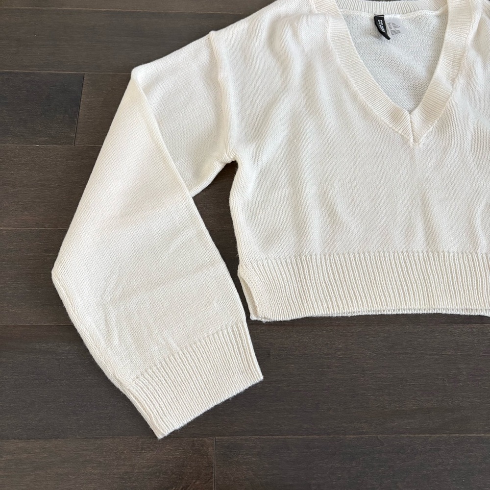 H&M Beige/White Long Sleeve Cropped Sweater V-Neck Size XXS Valentines Day - Picture 10 of 10
